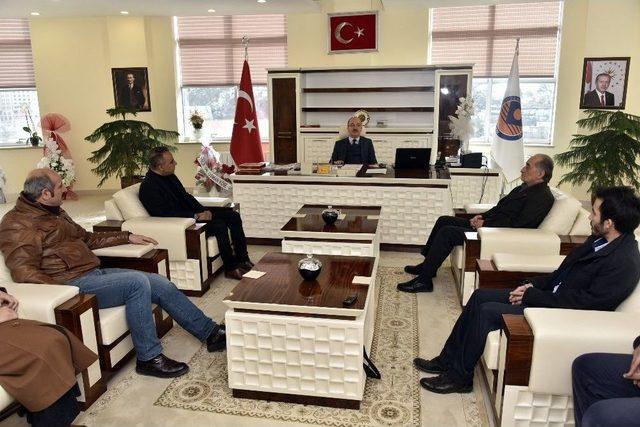 Gazetecilerden Yeni Rekt&ouml;r Zeybek&rsquo;e Ziyaret 1