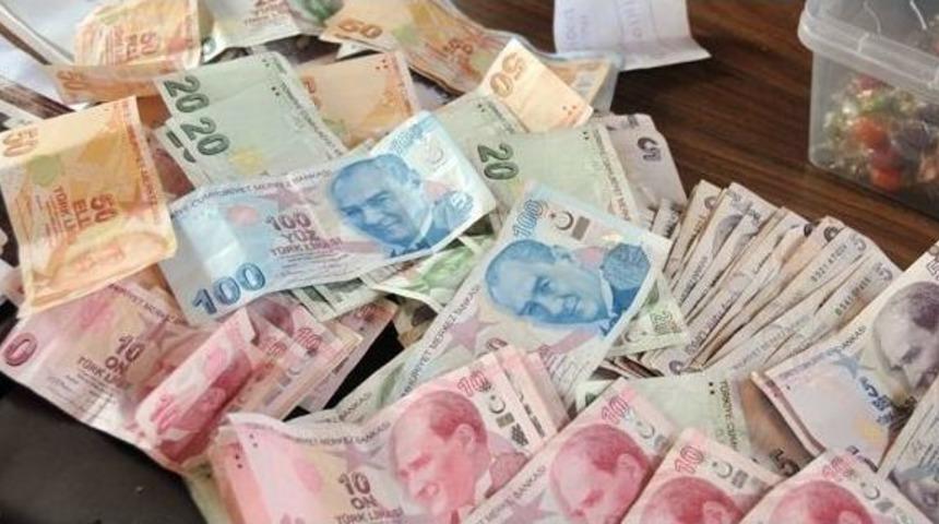 Dilencinin &Uuml;zerinden &Ccedil;ıkan Para Şaşırttı