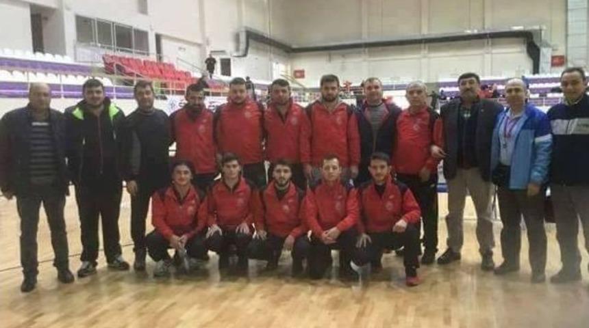 Sungurlu Belediyespor G&uuml;reş Takımı 2. Lige Y&uuml;kseldi