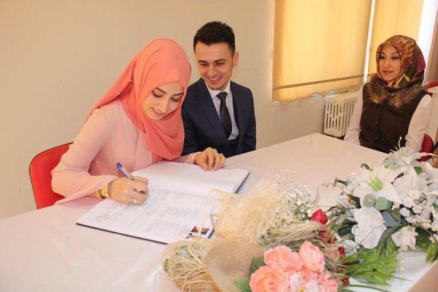 Başkan Şahiner, Sevgililer Gününde Nikah Kıydı