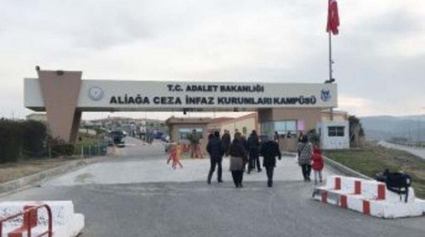 İzmir&rsquo;de 270 Sanıklı Darbe Davasında İlk Tahliye