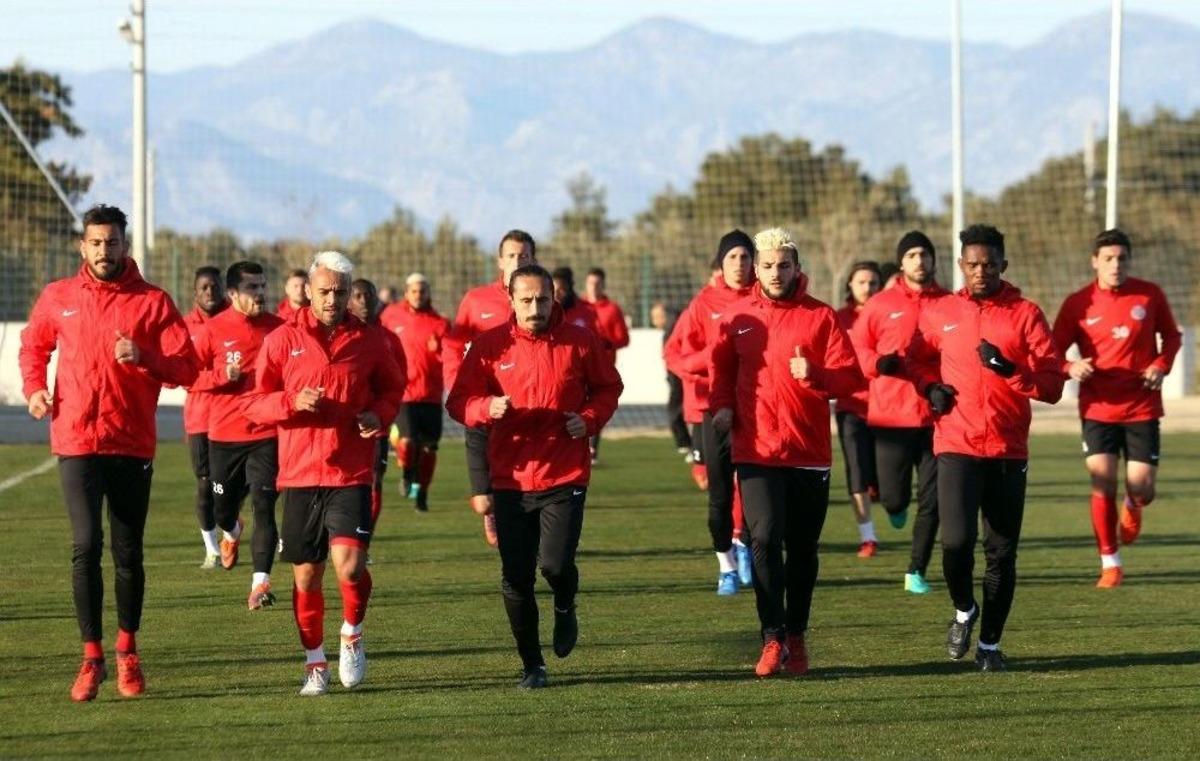 Antalyaspor&rsquo;da Karab&uuml;kspor Mesaisi Devam Ediyor