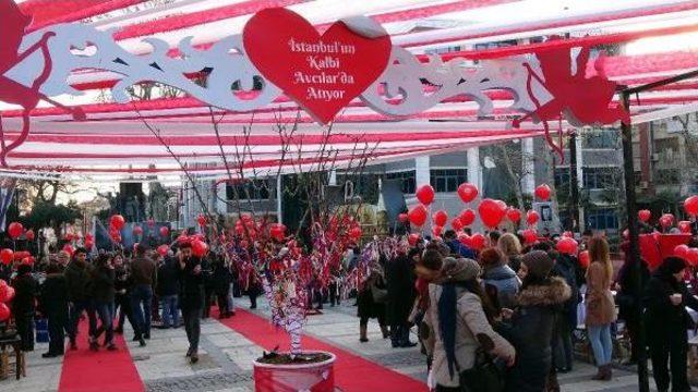 Avcılar’Da Renkli ‘Sevgililer Günü’