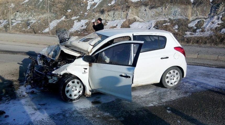Yozgat&rsquo;ta Trafik Kazası: 4 Yaralı