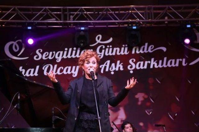 Zuhal Olcay Mersin'de 'aşk' Için Söyledi