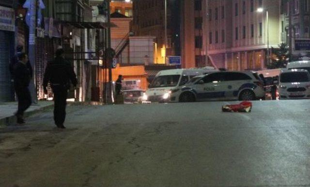 Beyoğlu'nda Tabut Şeklinde Kutu Polisi Alarma Geçirdi