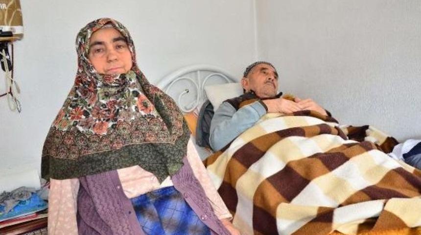 Yatalak Eşine 49 Yıldır Bebek Gibi Bakıyor