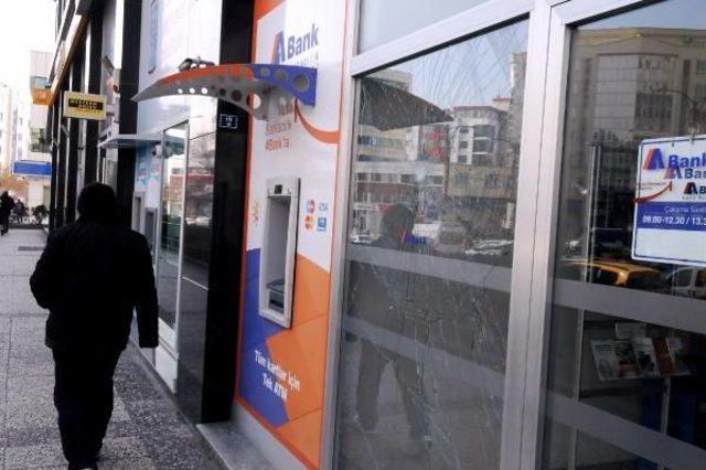 Gaziantep'te, Banka Ve Atm Saldırganı Kamerada