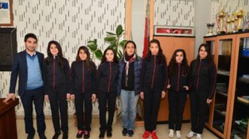 Diyarbakır B&uuml;y&uuml;kşehir Belediyesi Başarılı Sporcuları &Ouml;d&uuml;llendirdi