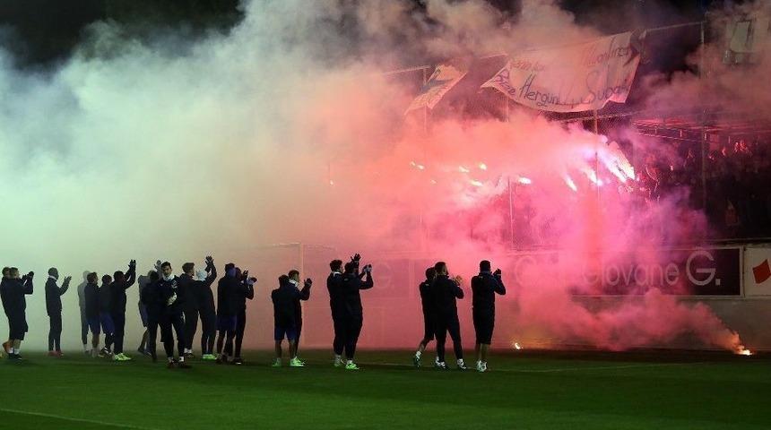 Trabzonspor Taraftarından Takımlarına Sevgi G&ouml;sterisi