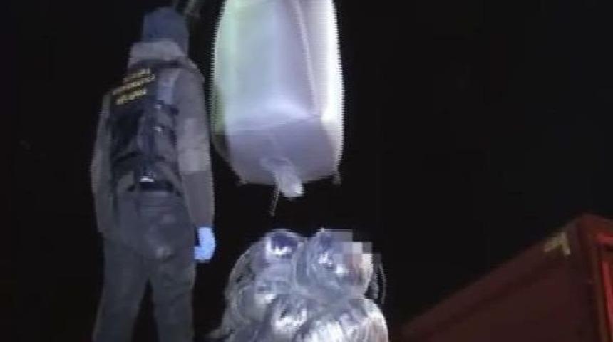 Pendik'te Durdurulan Kamyonda 1 Ton Esrar Ele Ge&ccedil;irildi; 7 Kişi G&ouml;zaltına Alındı (1)