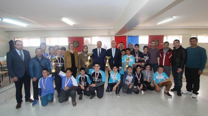 Yıldız Erkeklerde Dart Şampiyonu Zeyt&ccedil;ioğlu Ortaokulu Oldu