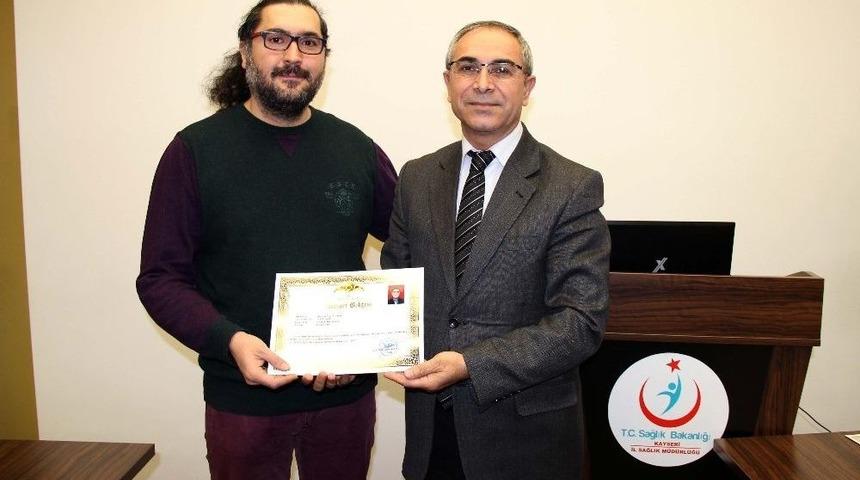 Normal Yolla Doğum Yaptırma Y&uuml;zdeleri Y&uuml;ksek Olan Hekimlere Başarı Belgeleri Verildi