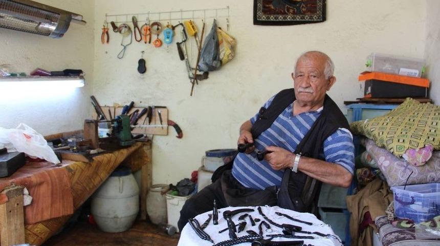 Oltu Taşını 72 Yıldır İlmek İlmek İşliyor