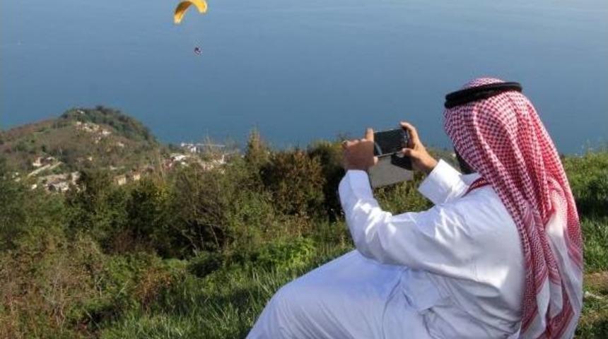 K&ouml;rfez &Uuml;lkelerinden Gelen Turist Karadeniz'i Kurtardı