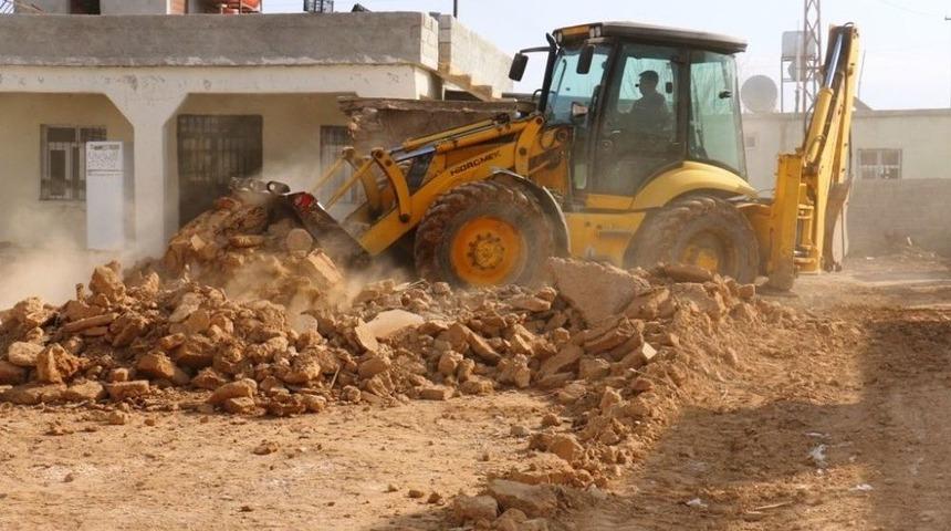 Ak&ccedil;akale Belediyesi Kırsalda Yolsuz Mahalle Bırakmıyor