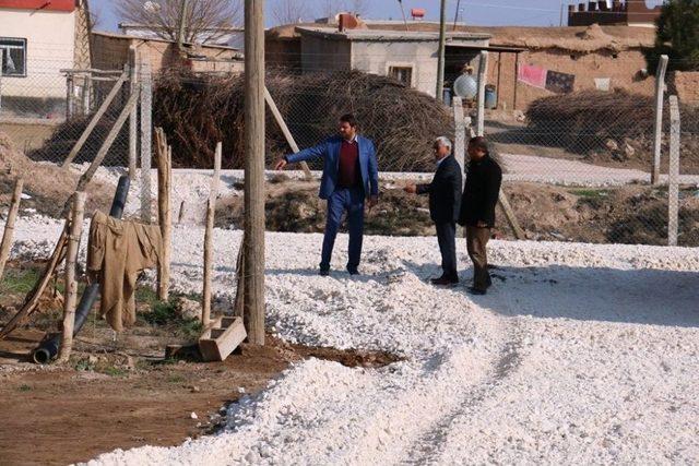 Akçakale Belediyesi Kırsalda Yolsuz Mahalle Bırakmıyor