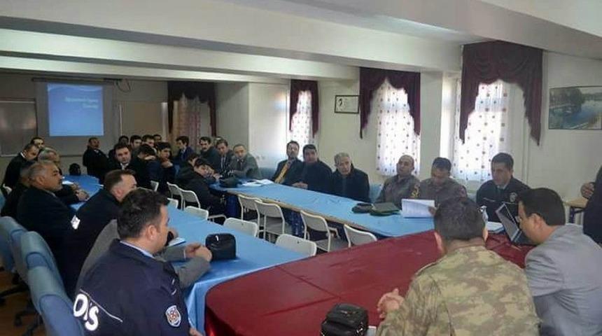 G&uuml;r&uuml;n&rsquo;de &Ouml;ğrenci Taşıma G&uuml;venliği Toplantısı Yapıldı