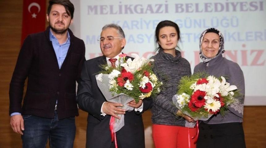 Başkan B&uuml;y&uuml;kkkılı&ccedil; Ve Eşi Necmiye B&uuml;y&uuml;kkılı&ccedil; Kariyer G&uuml;nleri&rsquo;nin Konuğu Oldu