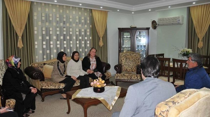 Vali Demirtaş&rsquo;ın Eşinden Şehit Ailelerine Ziyaret