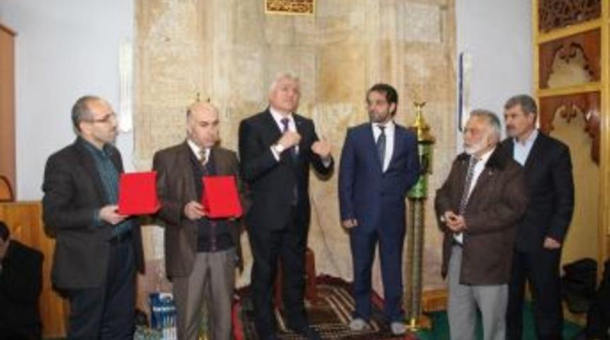 Emekli Olan İmamlara Diva-sen&rsquo;den Plaket