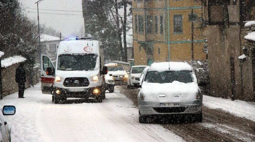 Karab&uuml;k&rsquo;te Kar Hayatı Olumsuz Etkiledi