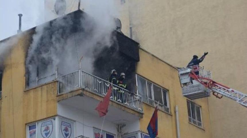 Niğde&rsquo;De Suriyeli Ailenin Kaldığı Ev Yandı