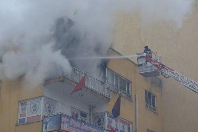 Niğde&rsquo;De Suriyeli Ailenin Kaldığı Ev Yandı 3