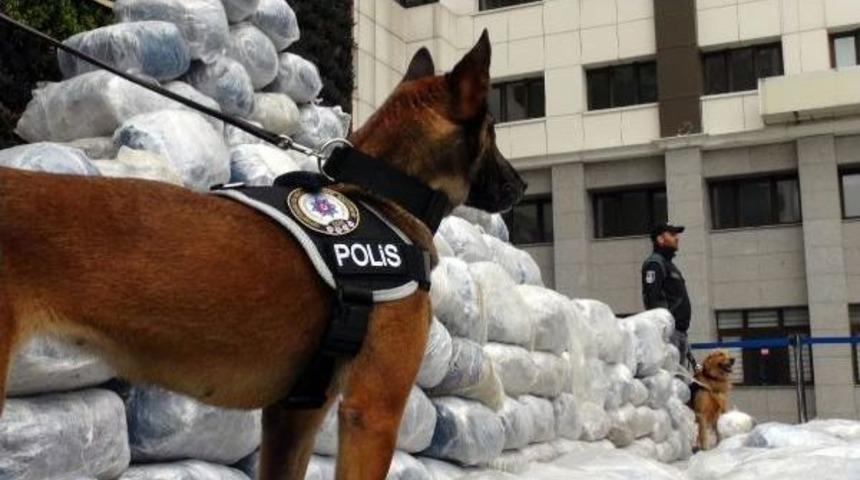 Ek Bilgilerle // Pendik'te Durdurulan Kamyonda 1 Ton Esrar Ele Ge&ccedil;irildi 7 Kişi G&ouml;zaltına Alındı