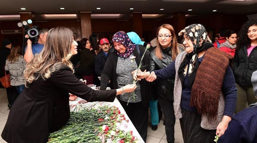 Huzurevi Sakinleri Sevgililer G&uuml;n&uuml;&rsquo;nde Tiyatro Keyfi Yaşadı