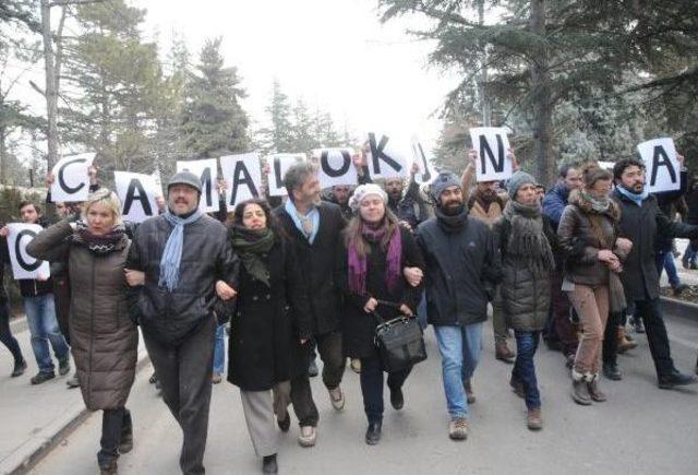 İhraç Edilen Akademisyenlerin Protesto Yürüyüşünde Arbede