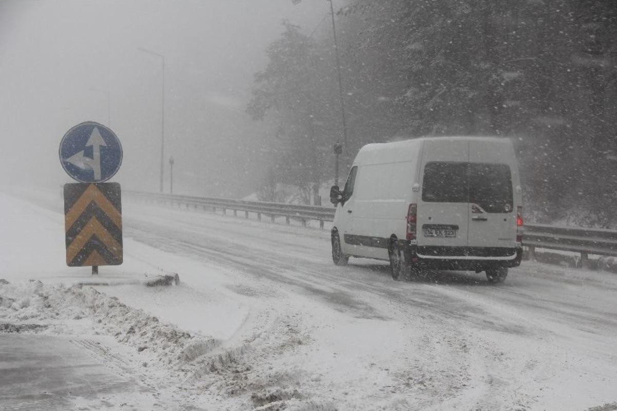 Bolu Dağı&rsquo;nda Kar Yağışı Şiddetini Artırdı