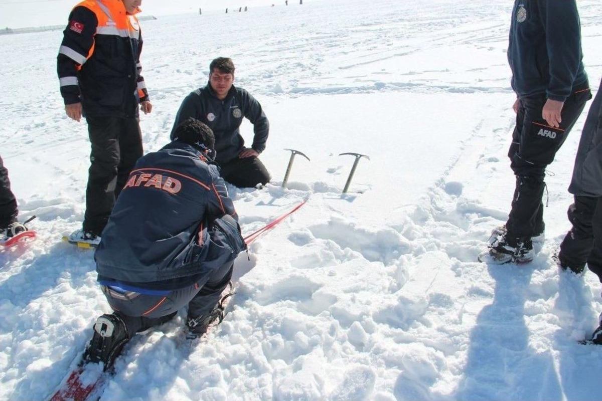 Afad&rsquo;tan Eksi 20 Derece Soğukta Tatbikat