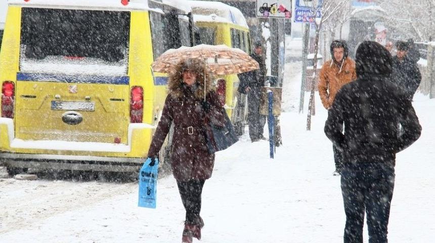 Van&rsquo;da Kar Yağışı