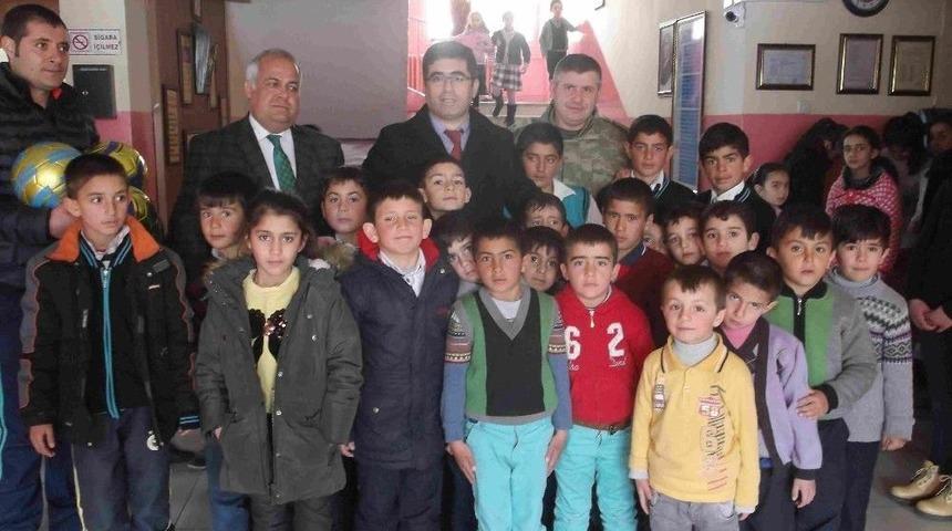 Kaymakam &Ccedil;etin, &Ouml;ğrencilerle Bir Araya Geldi