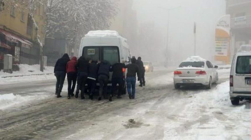 Şırnak'ta Kar Okulları Yine Tatil Etti