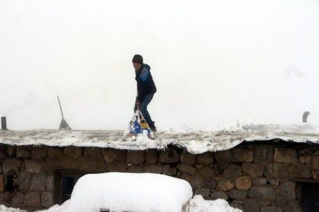 Şırnak'ta Kar Okulları Yine Tatil Etti