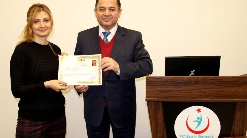 Sezaryen Oranını D&uuml;ş&uuml;ren Hekimlere Başarı Belgeleri Verildi