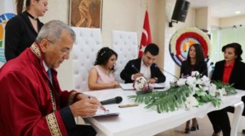 Mezitli&rsquo;de 2016 Yılında Bin 310 &Ccedil;ift Nikah Masasına Oturdu
