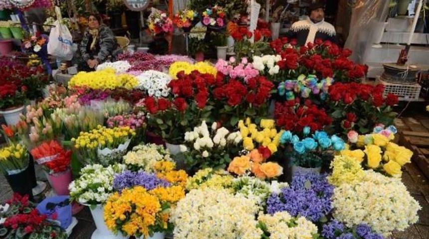 D&uuml;n 10 Tl. Bug&uuml;n 5 Tl. &Ccedil;i&ccedil;ek Mezatları G&uuml;ls&uuml;z Kapandı
