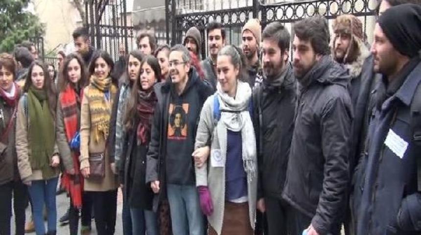 İhra&ccedil; Edilen Akademisyenleri &Ouml;ğrenciler Ve Meslektaşları Uğurladı