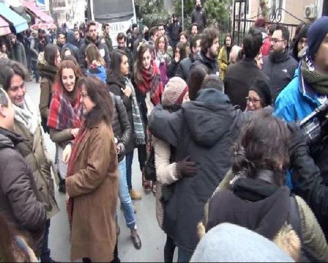 İhraç Edilen Akademisyenleri Öğrenciler Ve Meslektaşları Uğurladı 1