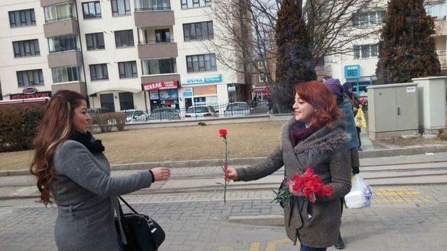 Odunpazarı Belediyesi’nden Karanfilli ‘sevgililer Günü’ Kutlaması 2