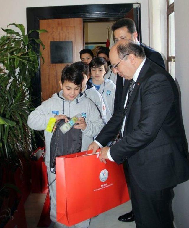 Şampiyonlardan Vali &Ccedil;i&ccedil;ek&rsquo;e Ziyaret 2