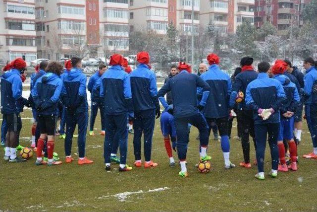 Kardemir Karabükspor Antrenör Levent Açıkgöz Ile Çalıştı