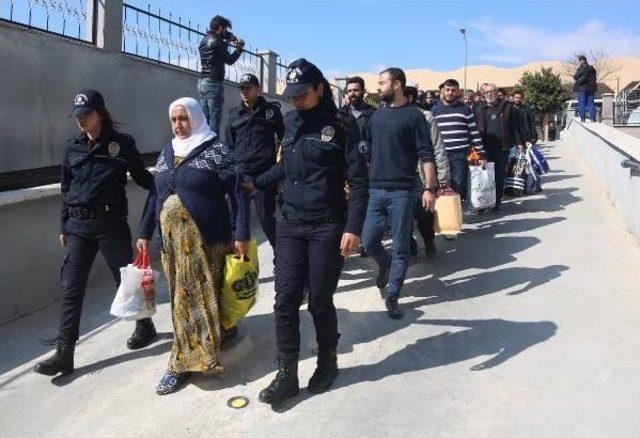 Mersin de Fetö, Pkk Ve Deaş Şüphelisi 49 Kişi Adliyede 2