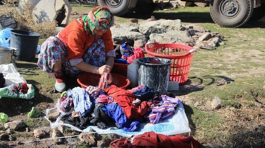 Depremzede Kadınlar &Ccedil;amaşırhane İstiyor