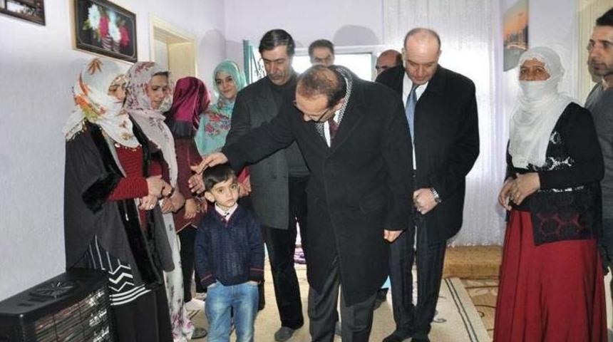 Vali Yavuz&rsquo;dan Şehit Ailesine Ziyaret