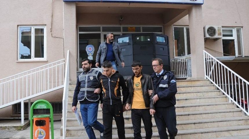 Suriyelilerin Tavuk Kavgası Cinayetle Bitti