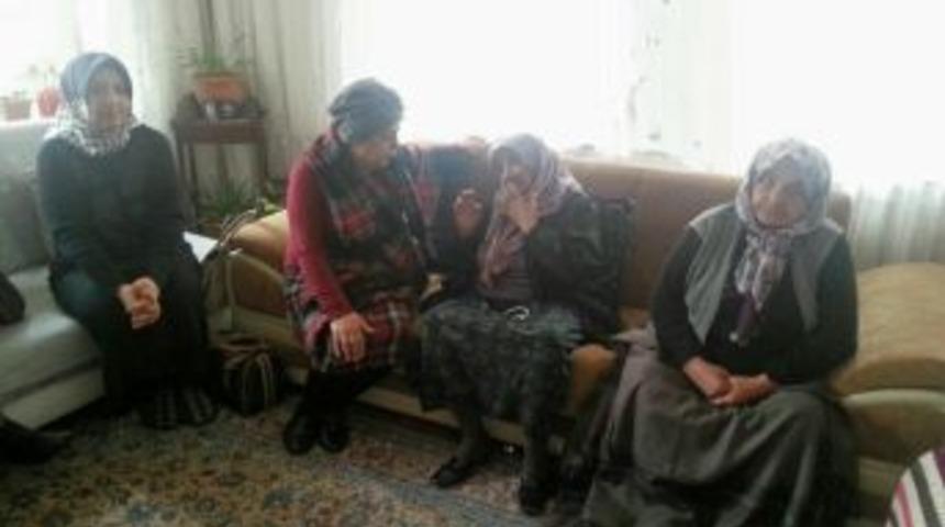 Vali Kamçı’nın Eşinden Şehit Üsteğmen Tarık Koçoğlu’nun Ailesine Ziyaret